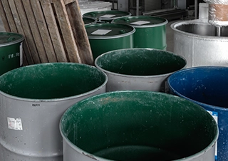 埼玉ペイント工場内の道具や設備