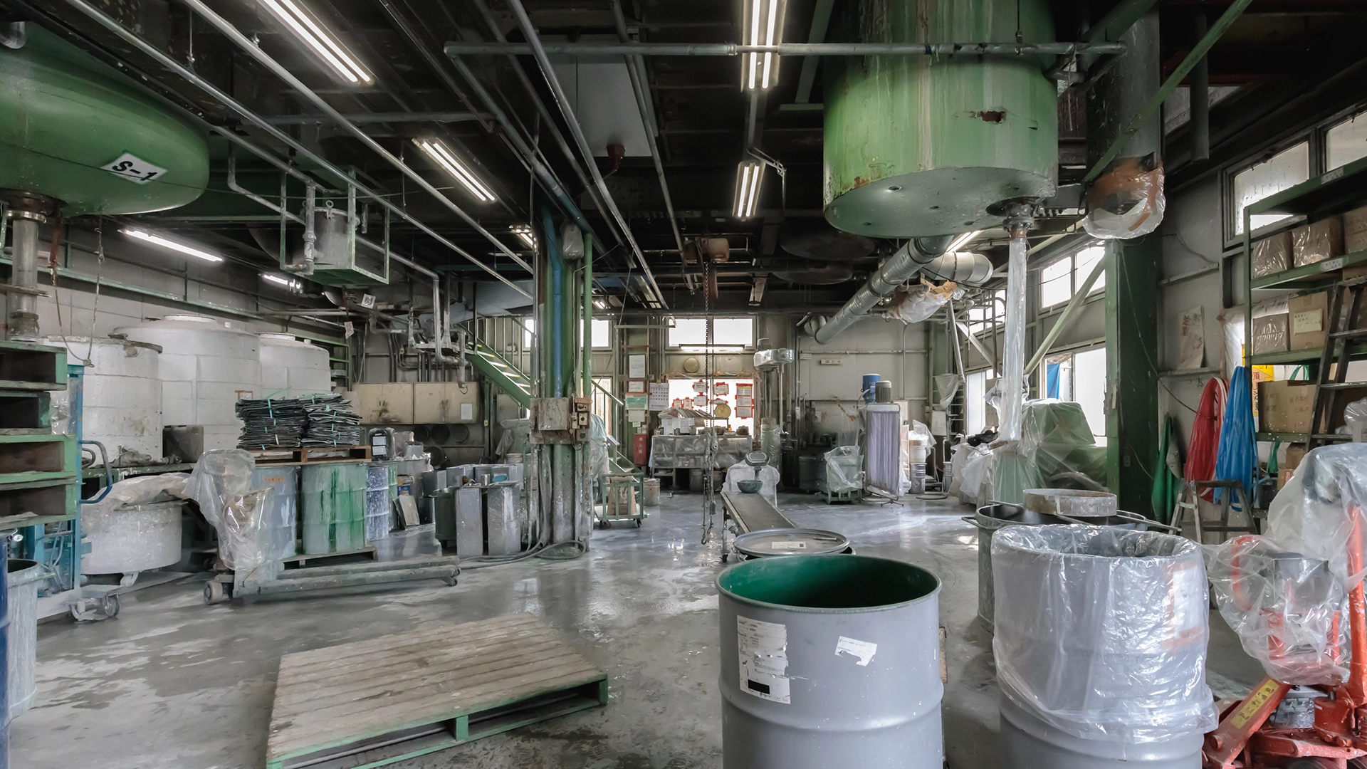 埼玉ペイント工場1階の様子