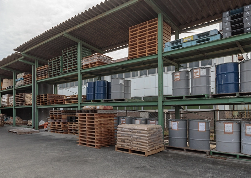 埼玉ペイント工場外の倉庫